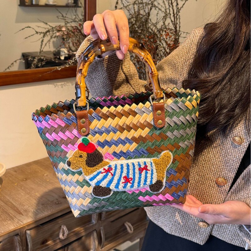 2026 New Retro Striped Dachshund Dog Woven Basket Bag Handbag for Office Workers and Students, Women's Lunch Box Bag