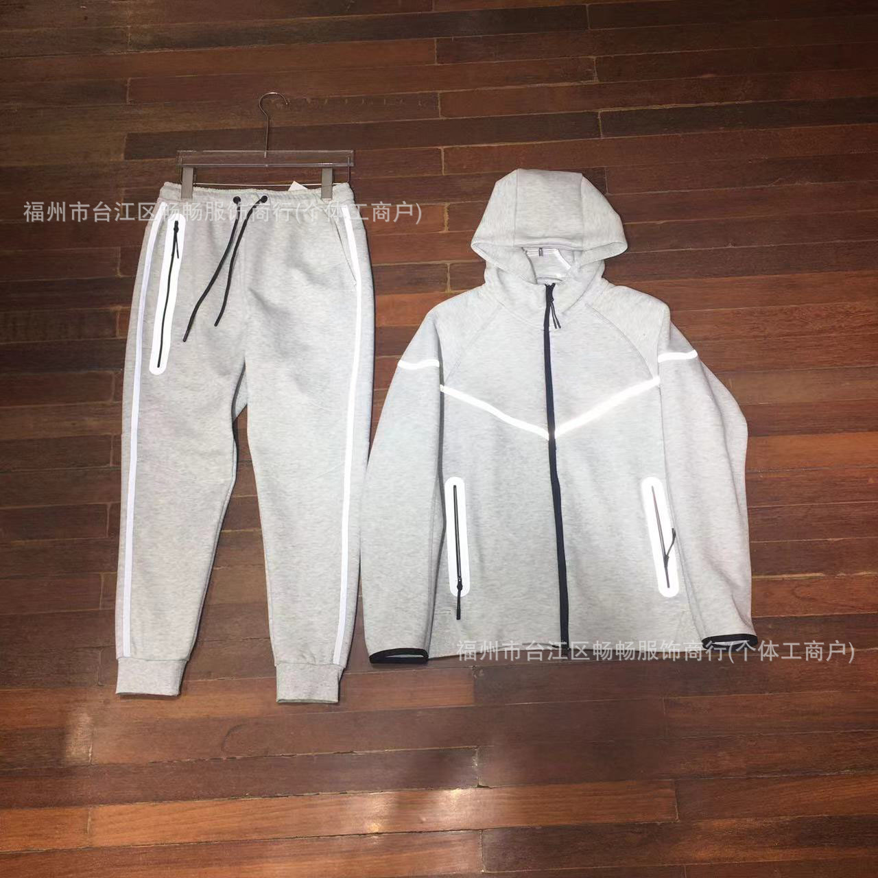 밝은 회색
