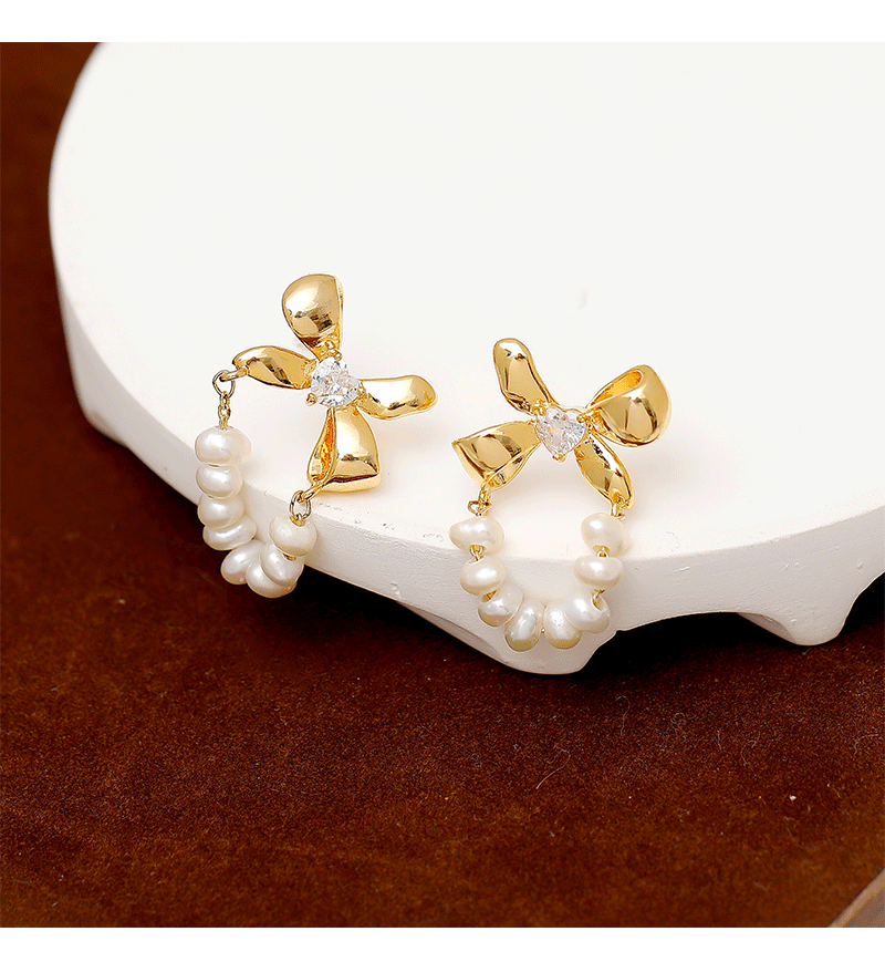 1 Pair Sweet Simple Style Bow Knot Plating Inlay Freshwater Pearl Copper Zircon 18k Gold Plated Earrings display picture 4