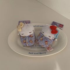 サンリオ ハローキティ50周年記念 ピンクおくるみバッグ ペンダント人形 ベビーダン