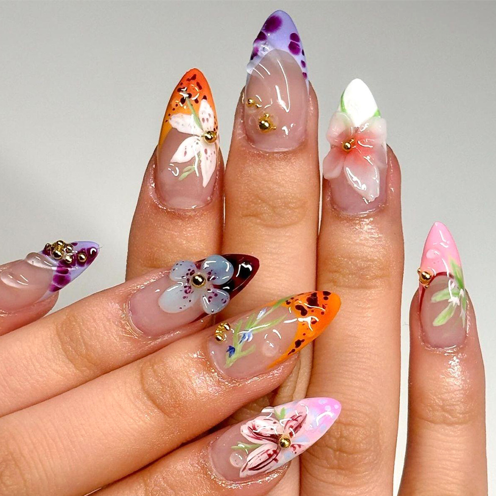 Relieve 3D punto de perforación floral para usar uñas de arte romántico tipo almendra manicure transfronterizo venta caliente 24 piezas de parche de uñas