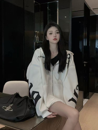 Autumn and winter trendy brand lettered fashion hooded couple sweatshirt—new arrival, high-end design, loose-fitting, plus-size women's jacket