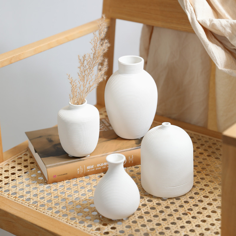 Florero de cerámica de alto valor estilo ins pequeños adornos sala de estar mesa de comedor arreglos florales decoraciones para el hogar flores secas decoración suave