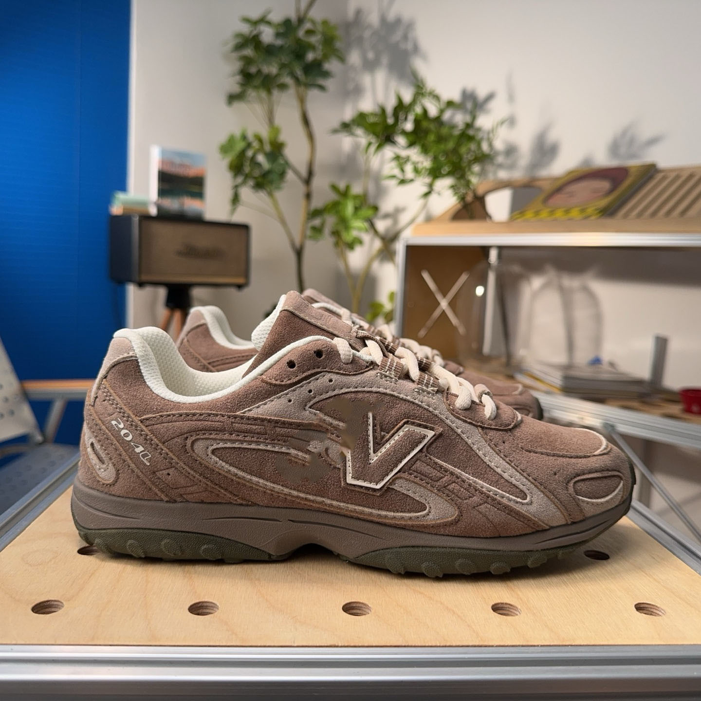 跨境货源运动休闲鞋女慢跑步鞋男轻量透气技术潮鞋NB204L工厂直销