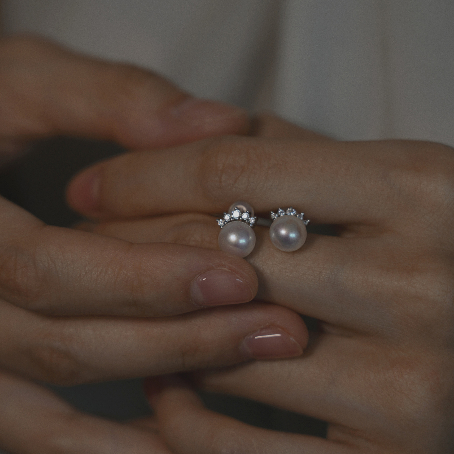 Cubic Zirconia And Pearl Stud Earrings For Everyday Elegance_voghion.com