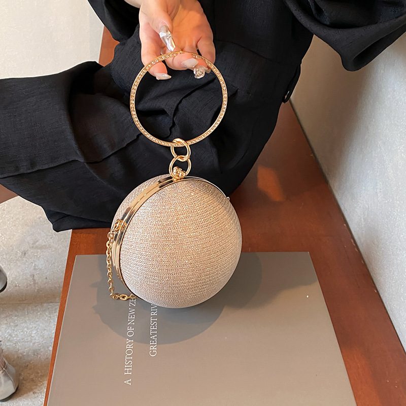 Bolso de diseño de personalidad esférico2024 bolso redondo de mano de moda europea y americana, bolso de cadena de hombro de lujo ligero