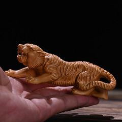 崖柏木雕猛虎創意家居實木動物小擺件老虎虎生威桌面裝飾汽車擺件