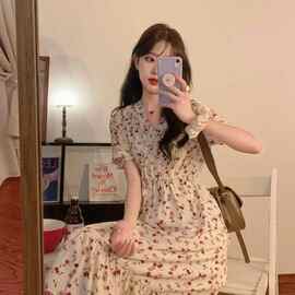 2024连衣裙女夏法式大码碎花季胖妹妹收腰遮肚子显瘦中长款