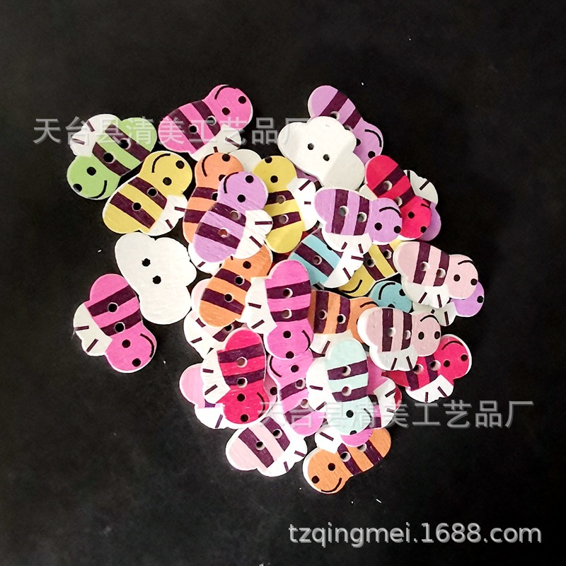 Linda abeja de color de dibujos animados abeja botón de madera pintada de dibujos animados abeja 100 piezas por paquete