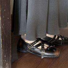 甜酷蝴蝶结方头芭蕾玛丽珍单鞋铆钉交叉皮带扣配裙子粗跟拼色单鞋