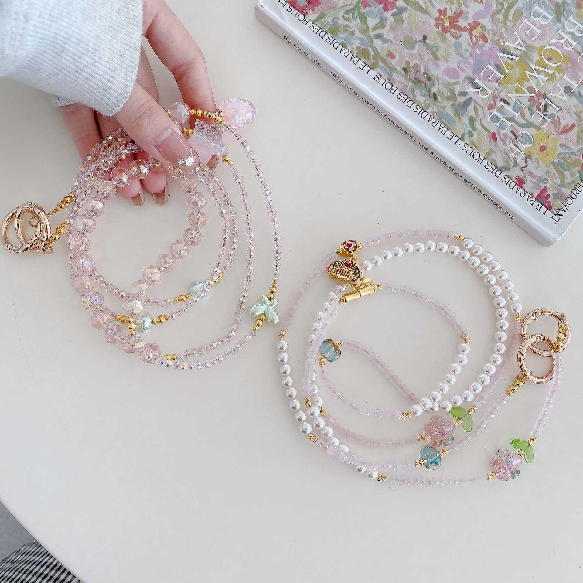 Cadena de teléfono móvil de alta gama hecha a mano de boutique, cadena de pulsera de flores, cordón de teléfono móvil de moda, cordón de mensajero largo y corto