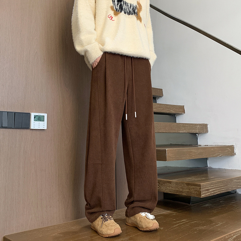 Amerikanische, schwere Herren-Sweatpants im schräg geschnittenen Scimitar-Stil für den Herbst – Trendige Marke, drapierter Sport-Look, lange, saubere Passform, lässig_voghion.com