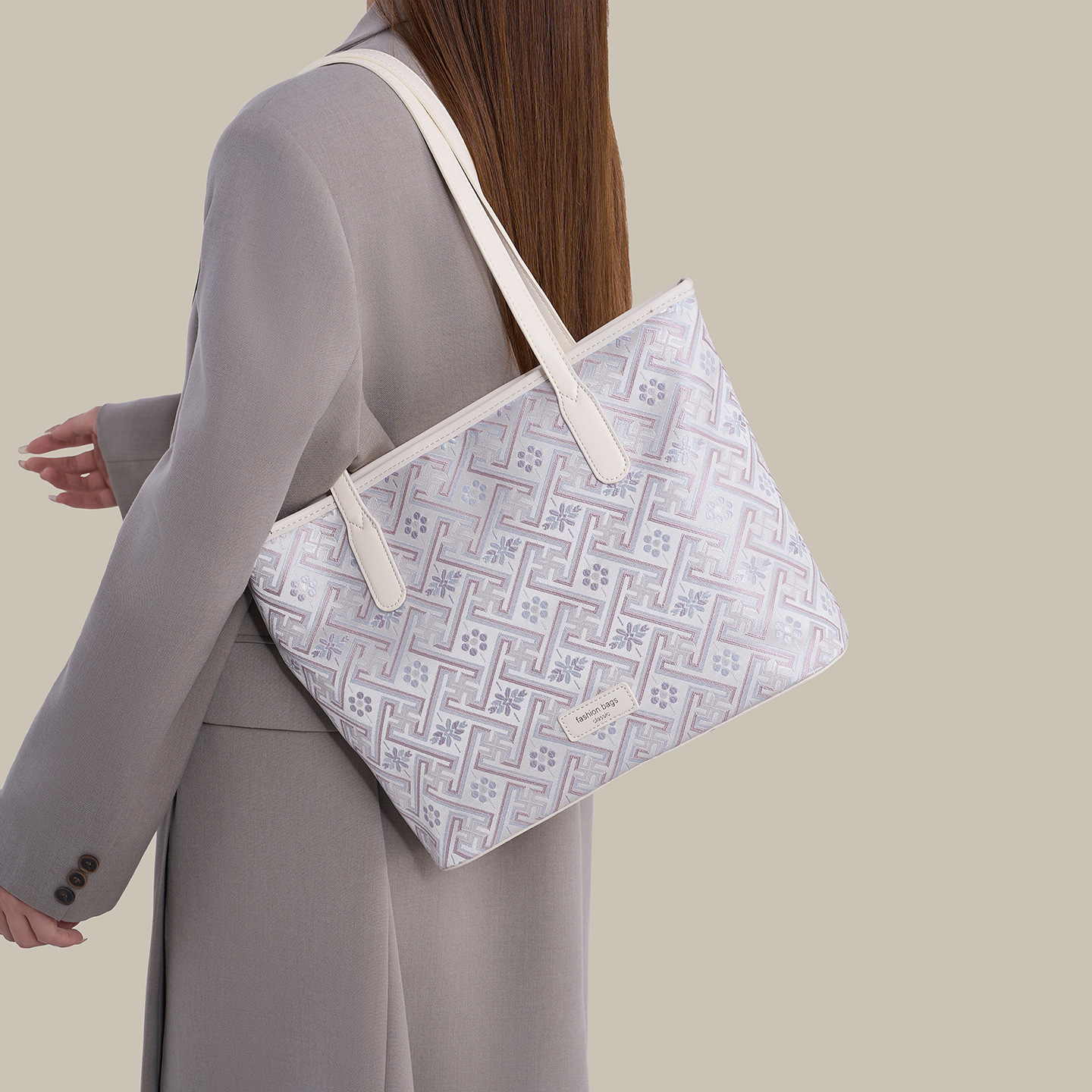Guangxi Zhuang Jin bolso de mujer patrimonio cultural intangible de gran capacidad de viaje, bolso de hombro debajo de la axila 2026 nuevo bolso de mochila suave Pittot