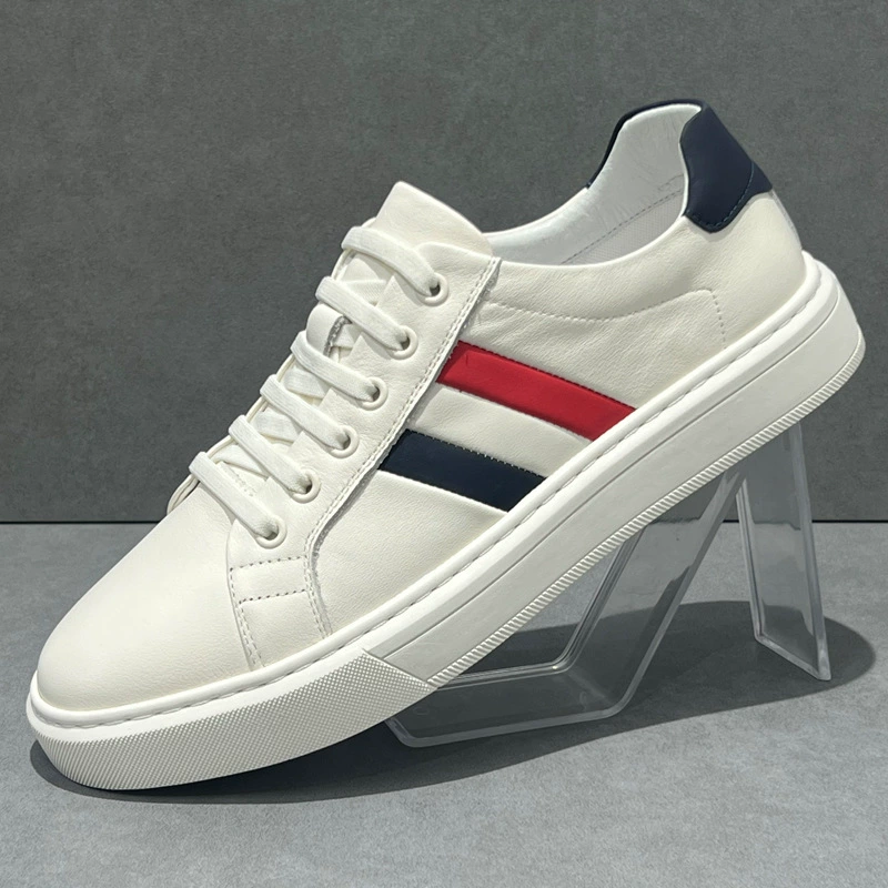 Маленькие белые туфли для мужчин 2025 новая спортивная повседневная обувь на мягкой подошве