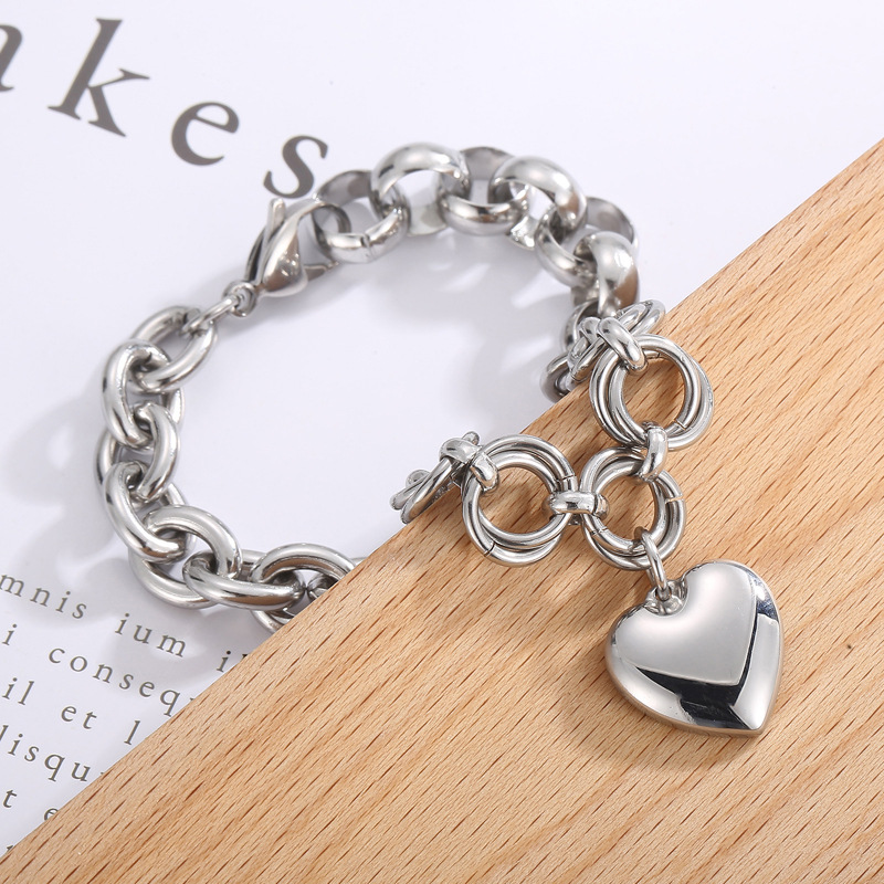 Fashion Heart Shape Titanium Steel Bracelets Stainless Steel Bracelets display picture 4