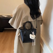 高级感手提包包女2025新款时尚百搭单肩斜挎包秋冬复古通勤水桶包
