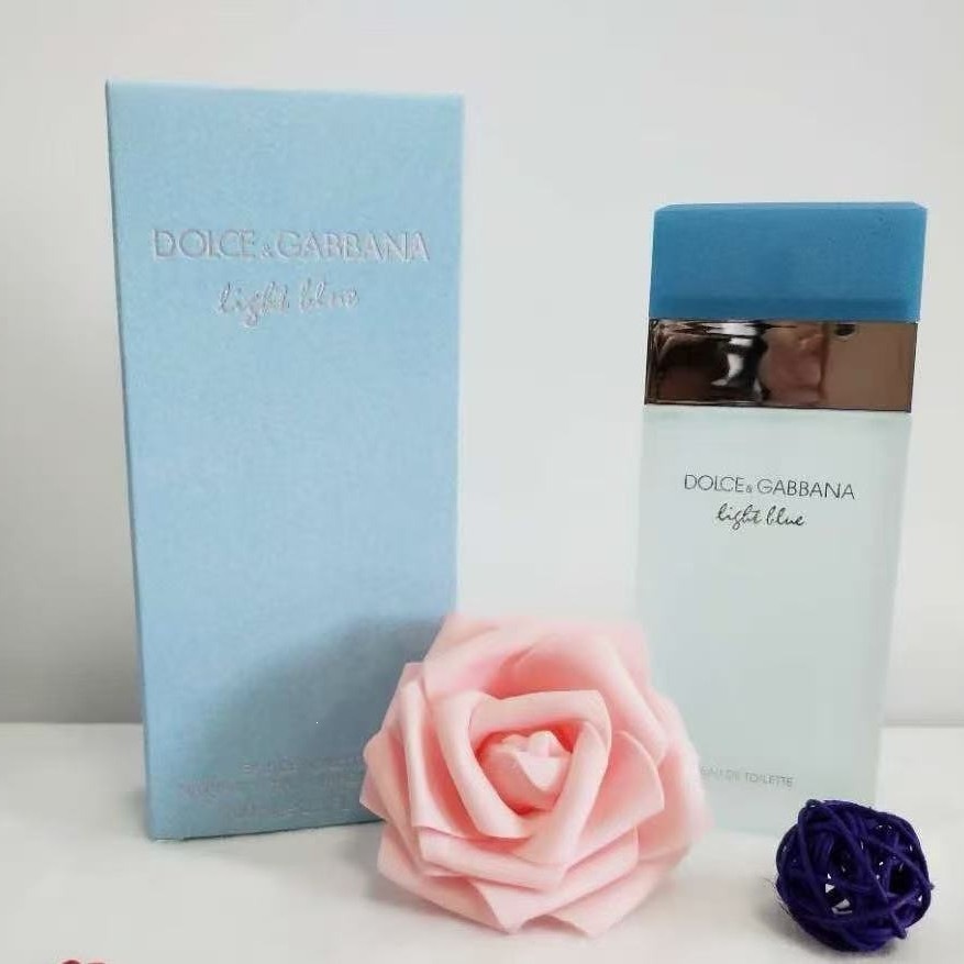 Qadın üçün açıq mavi ətir suyu, Light Blue