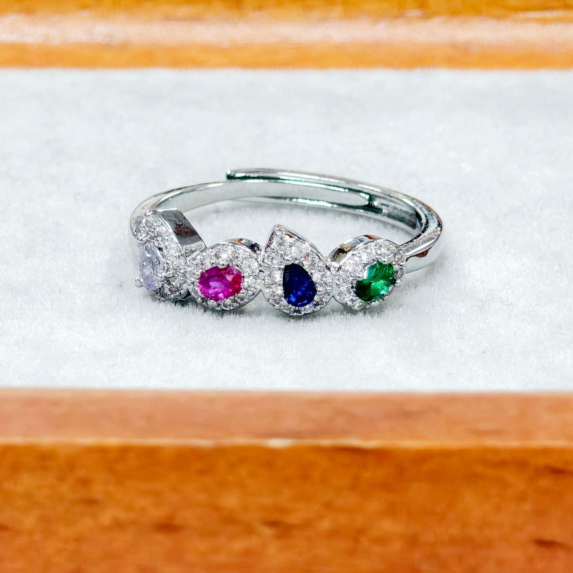 Gesien Jewelry European and American Hot Selling Accessories Micro-Inlaid Red Zirconia Engagement Ring New Colorful Zirconia Ring Wholesale