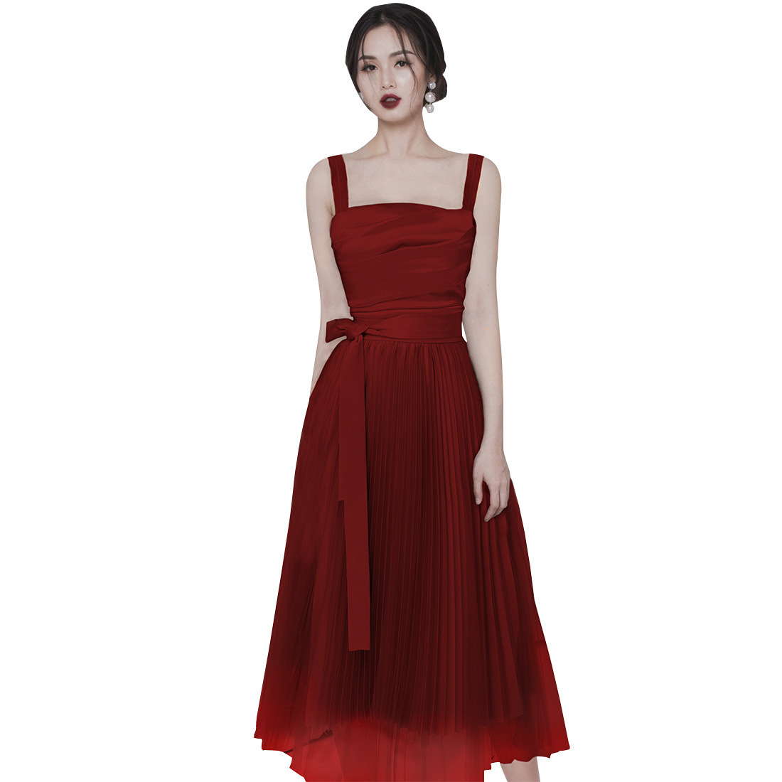 酒红色显白夏季新款性感时尚无袖吊带名媛设计感收腰百褶女连衣裙