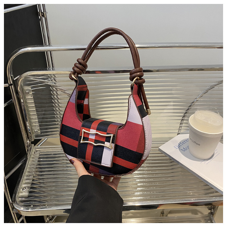 Textura de moda, estilo occidental, un solo hombro, bolso de hombro de color de contraste de personalidad de moda, 2024 nuevo bolso de hombro de verano