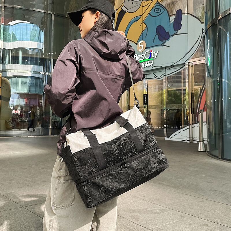 Trend design capacious travel bag to go out