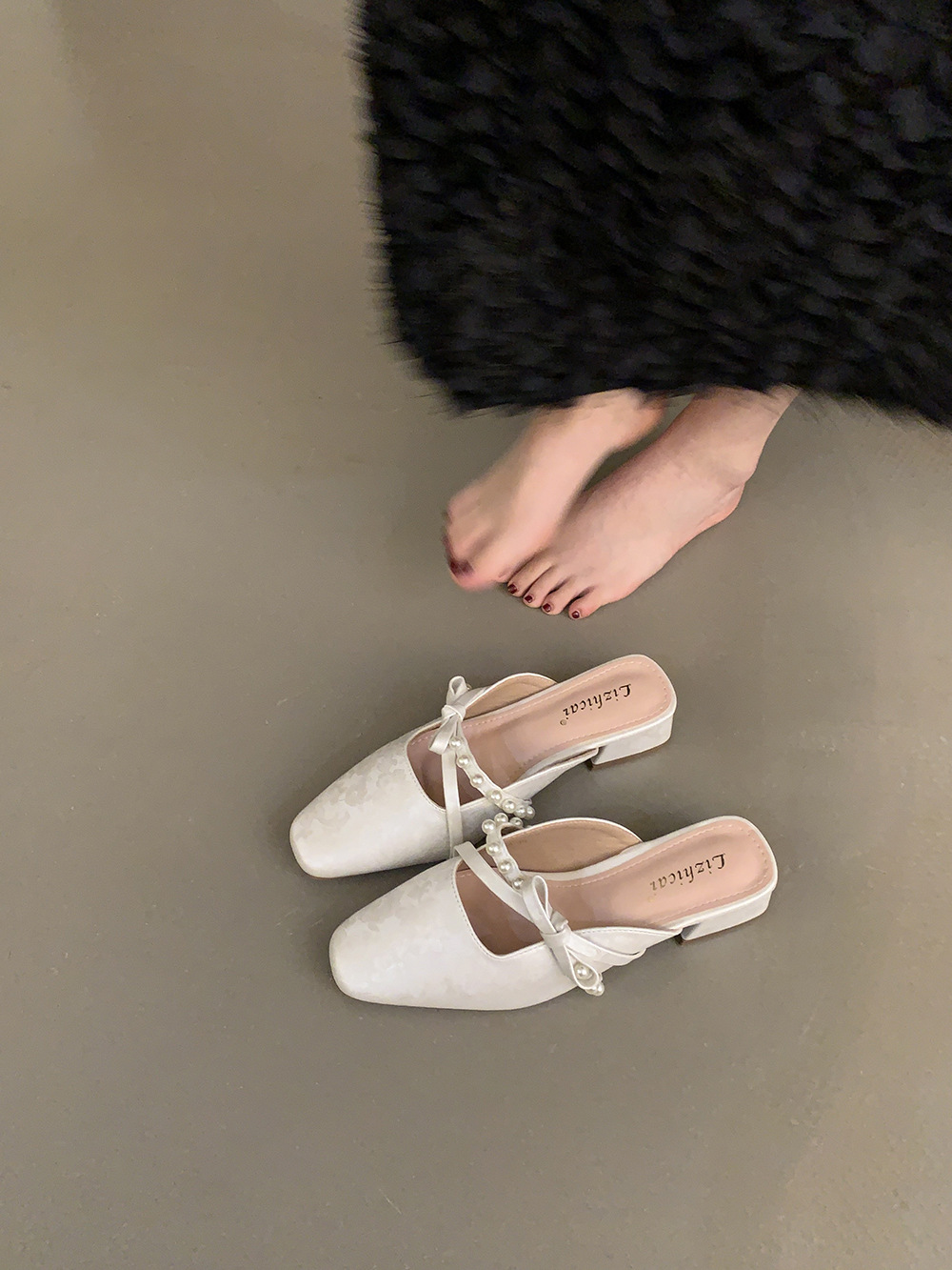 2025 New Summer Women's Closed-Toe Sandals Fashionable Versatile Daily Commute High-End Half Slippers Square Toe_vogvips.com