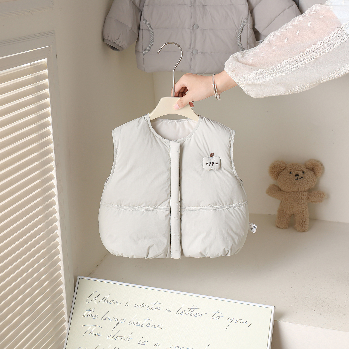 Children's Versatile Down Vest, New Autumn/Winter White Duck Down Baby Vest, Cute and Adorable, Baby Outerwear Small Waistcoat