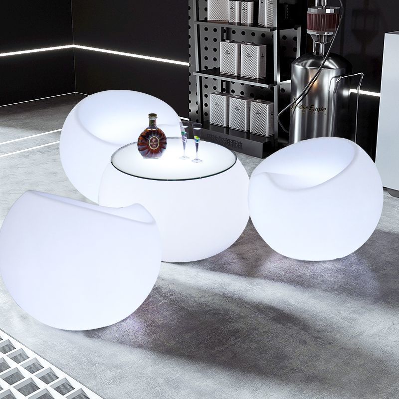 테이블 1개와 의자 3개 조합