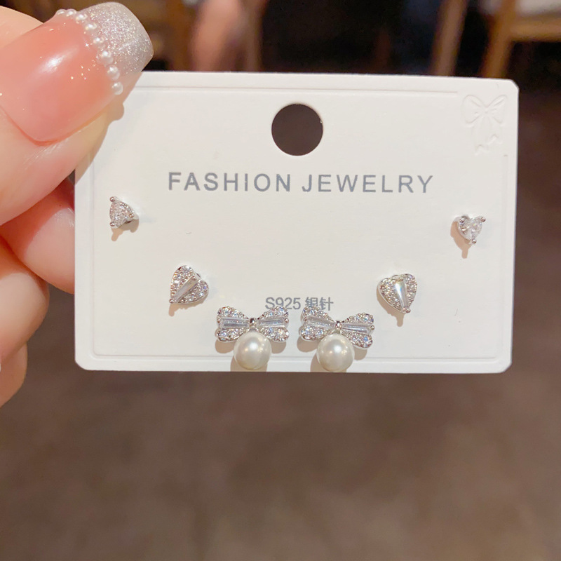 S925 aguja de plata micro incrustaciones de circón pendientes cortos pendientes de pelo corto japonés y coreano elegante todo-fósforo simple conjunto de tres piezas pendientes para las mujeres