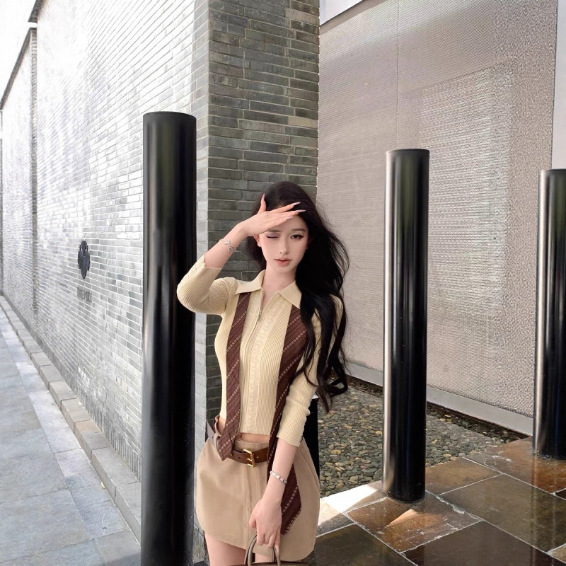 JAYKY YANG老钱频道米杏色拉链坑条开衫修身翻领短款针织上衣|undefined
