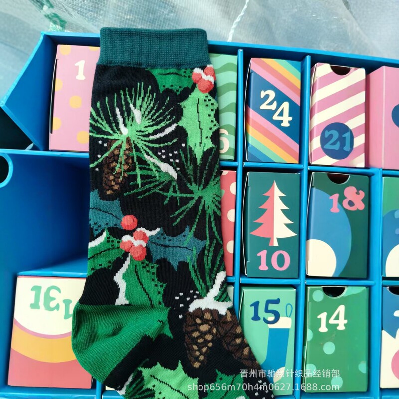 Christmas Themed Cotton Socks for Men and Women, Holiday Gift Socks, Creative Pattern Mid-Calf Socks, Trendy Fashion Socks