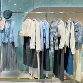 25秋觅恋品牌撤柜女装 高级感显瘦款直播高端服装货源尾货批发
