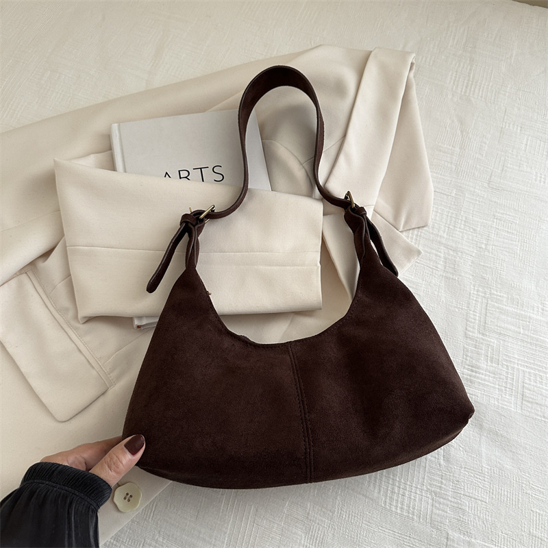 Nuevo diseño de nicho bolso de axila de piel de vaca otoño e invierno bolso de mensajero casual de un solo hombro bolso de baguette de moda para mujer