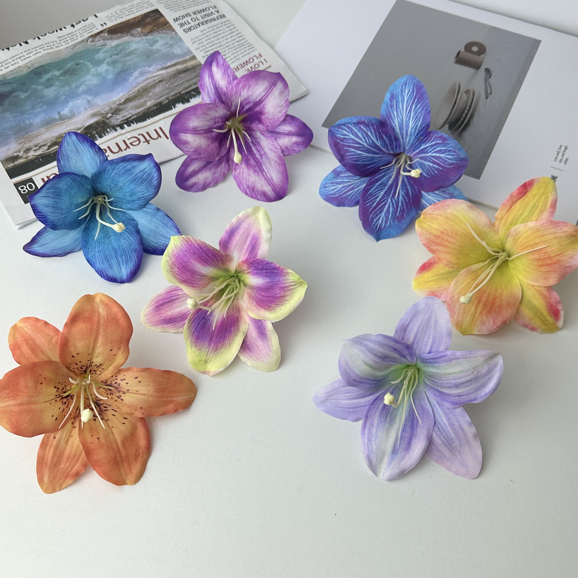 3D 인쇄 실크 천 Hemerocallis 백합 꽃 머리 결혼식 홈 장식 꽃 호텔 설정 수제 꽃 가짜 꽃 크로스 테두리