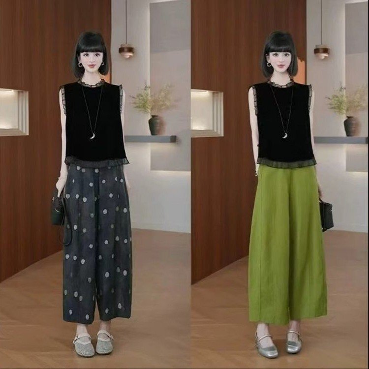 A Sleeveless Velvet Shirt with a Korean Style, Elegant and Versatile for Work and Casual Wear, Summer Fashion, Slim Fit Shirt