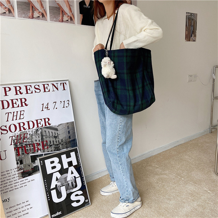 0981 Simple ins checkered woolen single-shoulder bag, hand-held cloth bag, student large-capacity shopping bag, laid-back style women's bag undefined