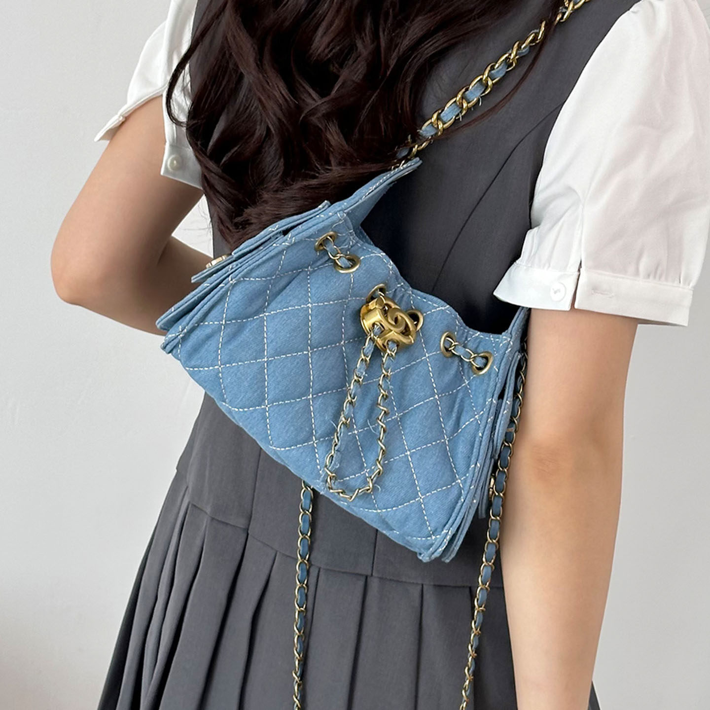 2026 bolso de mochila de moda vaquero nuevo bolso de viaje de gran capacidad cadena de cubo popular de hombro único diamante super fuego