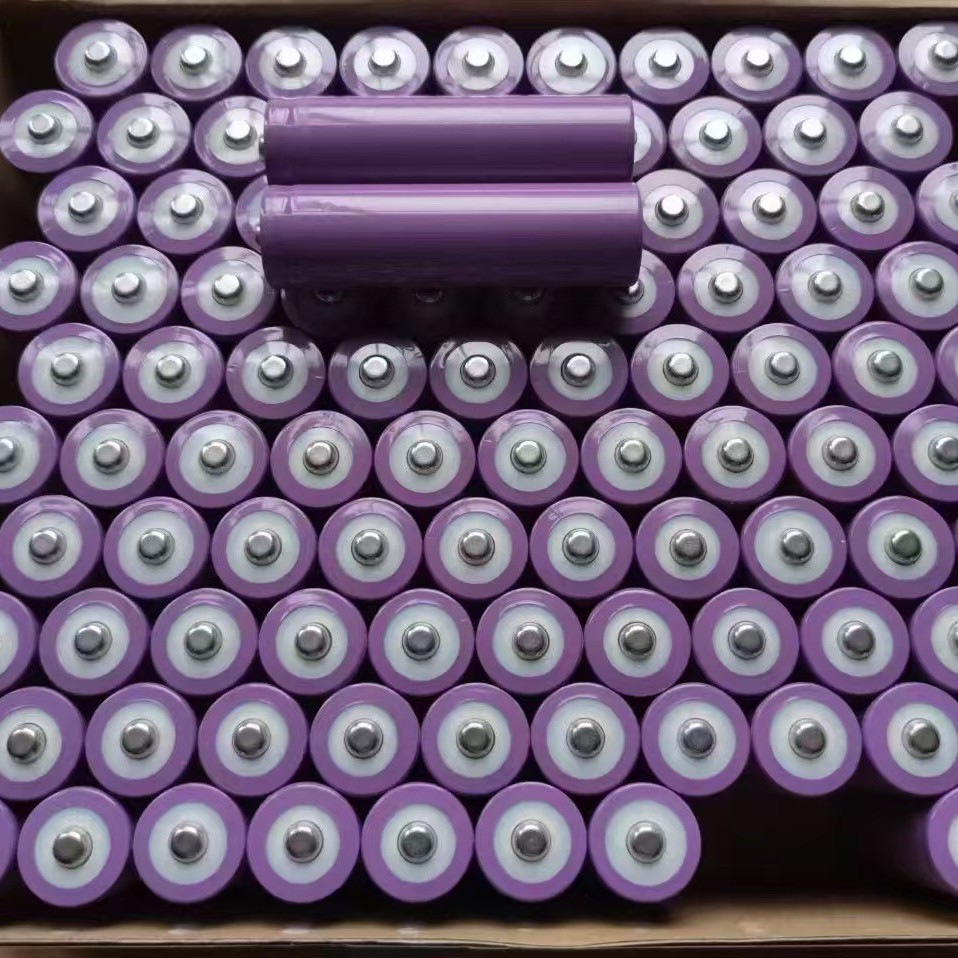 18650 3.7V 1200/1800mAh lithium battery, available in both pointed and flat head designs, for high-intensity flashlights and small fans; rechargeable