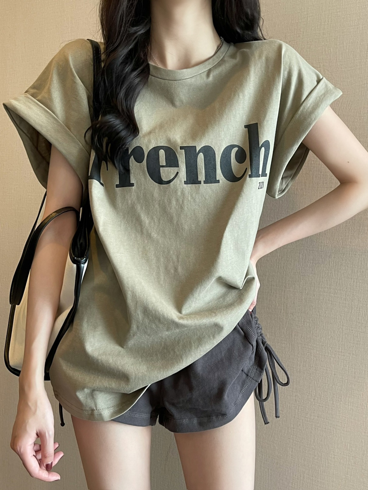 ins純粋な欲望プリントオフショルダー半袖Tシャツレディース夏韓国版新しいルーズラウンドネック半袖ボトムレディースTシャツトレンディ
