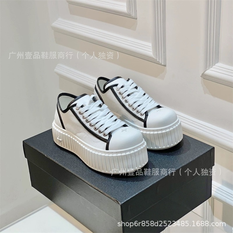 2.0 흰색 검정색 테두리