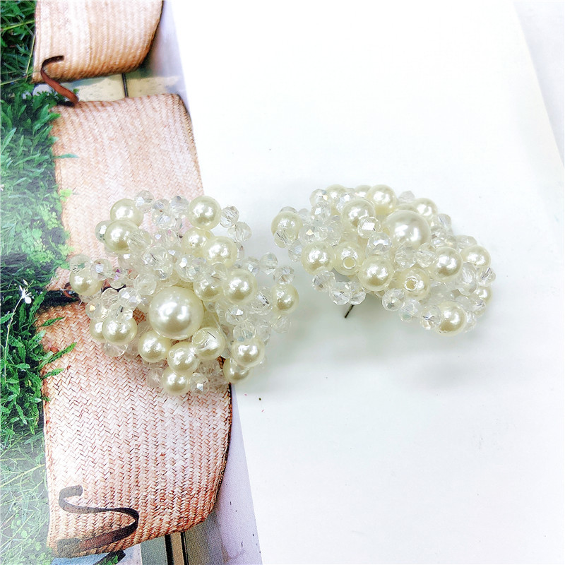 Retro Beaded Crystal Pearl Flower Earrings display picture 3