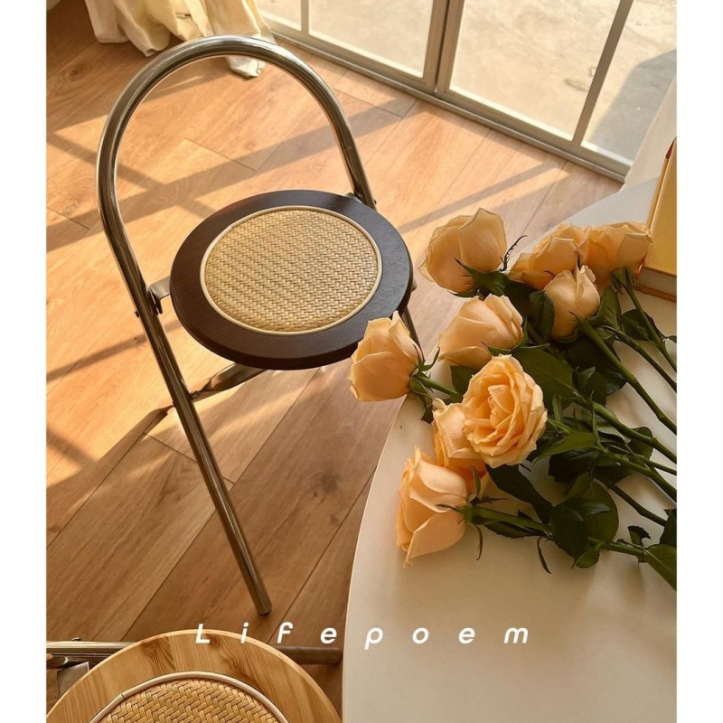 어두운 복숭아 나무 색상