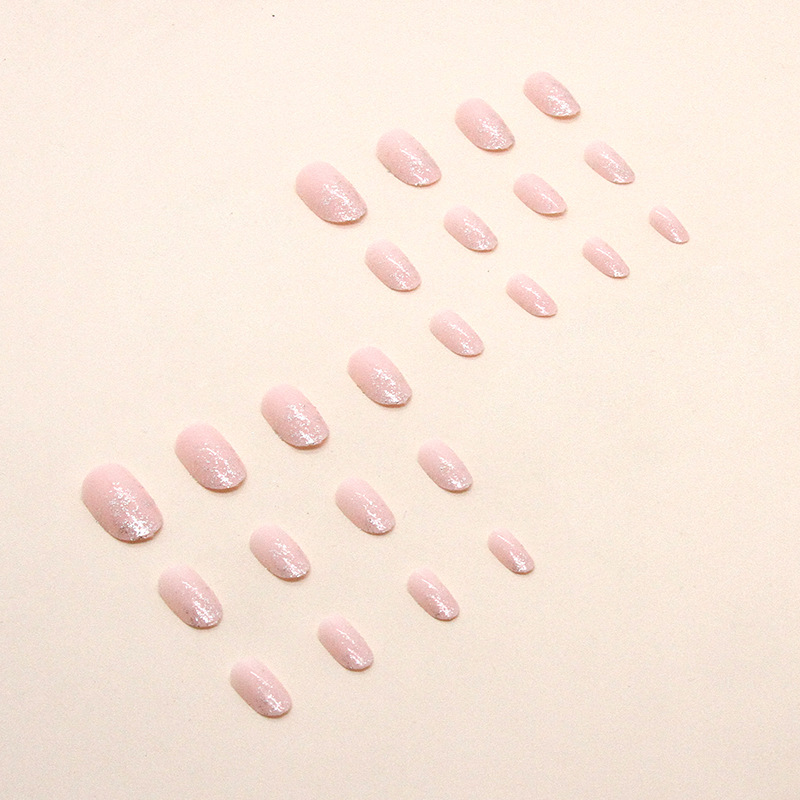 Schlicht, rein, rosa und zart, mit einer Rüstung mit glänzenden silbernen Puderverzierungen wie Traum- und Sternenfluss-Nagelkunst_voghion.com