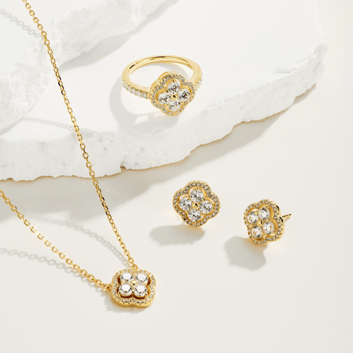 日韩跨境新款S925纯银项链戒指耳钉女轻奢花瓣锆镶嵌设计现货批发