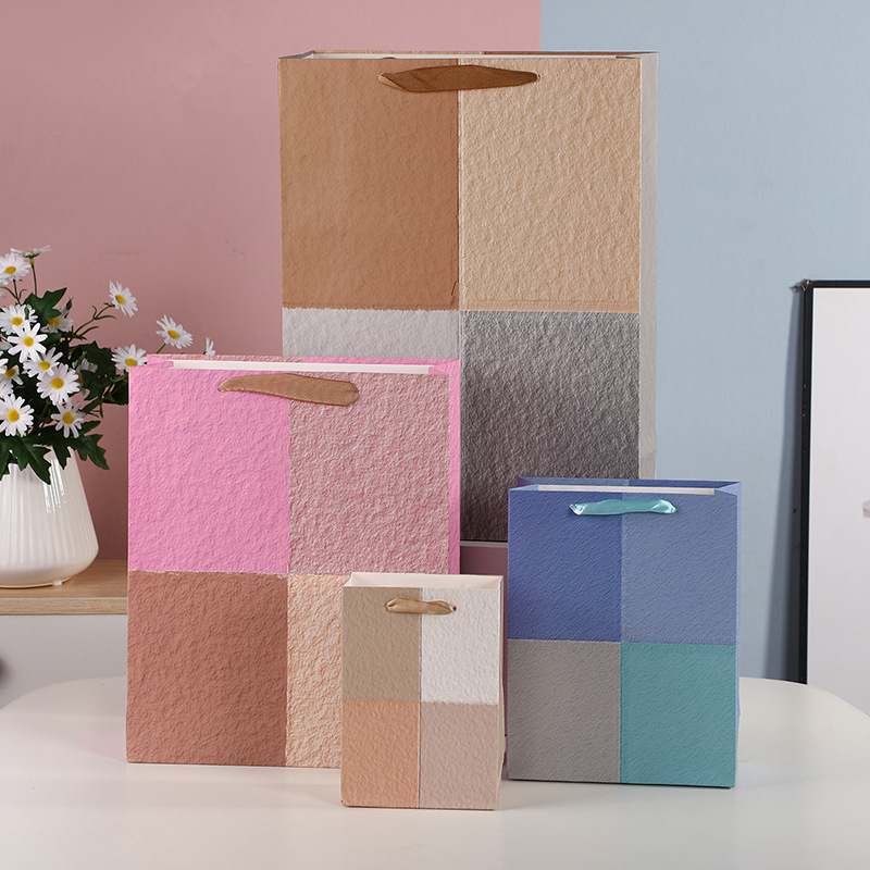 厂家现货印花格子手提纸袋服装袋广告手提袋白卡纸礼品包装袋