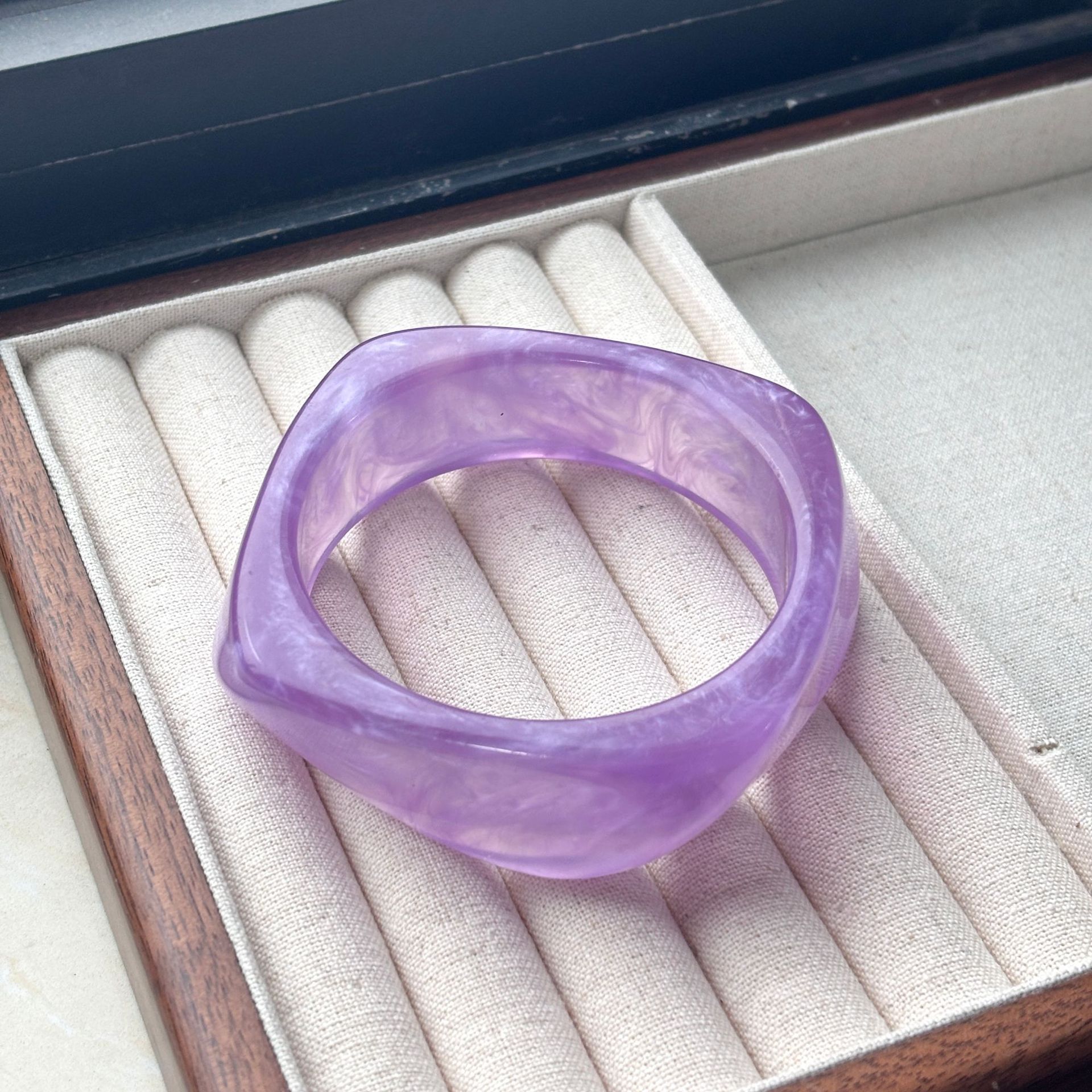 Diamond-shaped fantasy purple--inner diameter 65, weight 53g