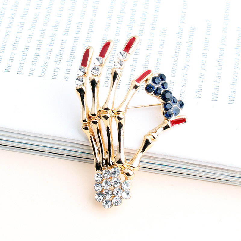 New Fashion Retro Simple Temperament Alloy Palm Shape Brooch Clothing Accessories Pendant Pin