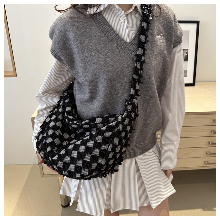 Casual and fashionable crossbody bag 2025 new style large-capacity simple checkered single-shoulder bag, personalized and versatile, lightweight underarm bag undefined