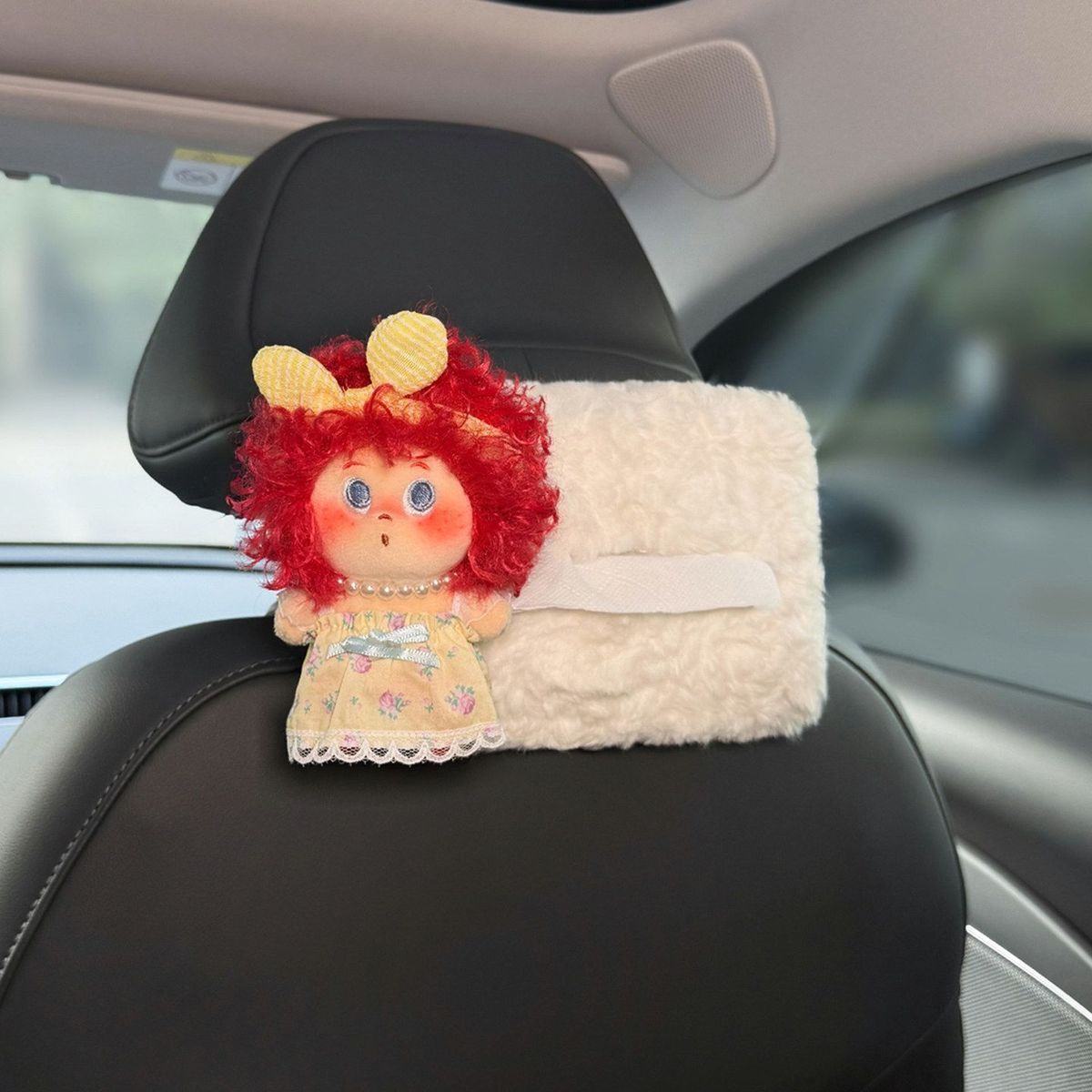 Curly hair, small freckles, car tissue box, 2026 new model, hanging tissue box for car rear headrest, stylish and elegant design for women