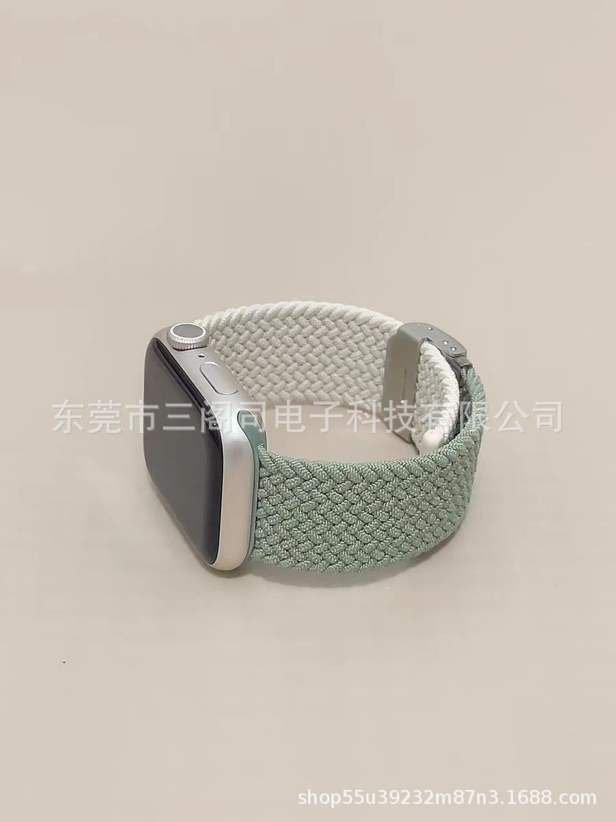 This integrated buckle braided watch strap is suitable for Applewatch bands and for Huawei and Samsung nylon braided ones Application Scenario